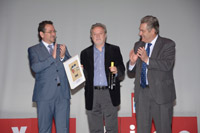 Manuel Galiana Recibe un premio a su carrera, de la mano de Luis DIaz Cacho (Alcalde de La Solana, a la Izda.) y Gregorio Martín-Zarco (Presidente de la D.O La Mancha)